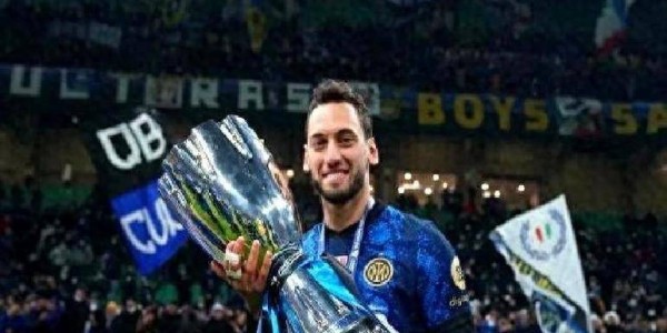 3000万到2000万！恰尔汗奥卢或转投费内巴切，国米盯上扎卡