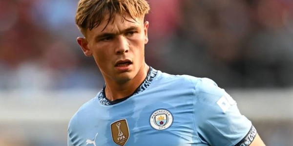 雷克瑟姆接近签下曼城中卫，地理优势成截胡关键