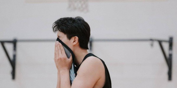 调整能力强！杨瀚森天崩开局 随后5助攻3封盖定神